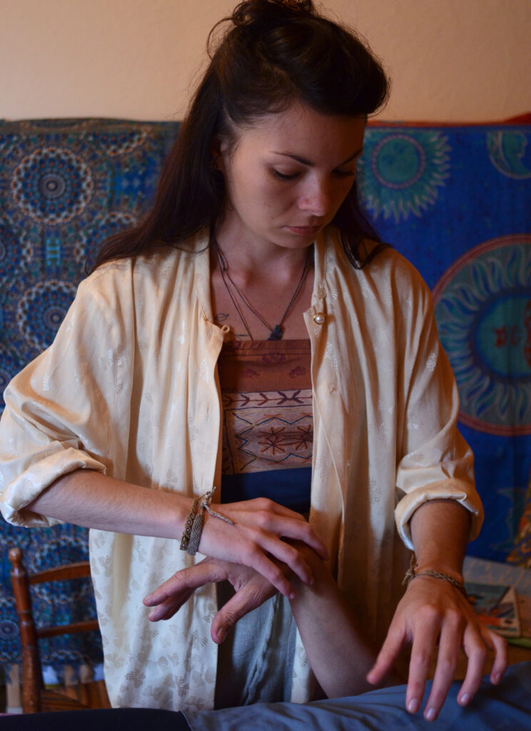 Séance de Kinésiologie. Eloïse Robert, Kinésiologue au Sud de Rennes (Le Sel de Bretagne)